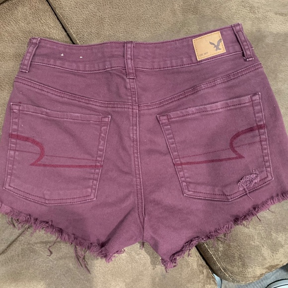 American Eagle Maroon Distressed Denim Shorts - Size 6 - Picture 2 of 4